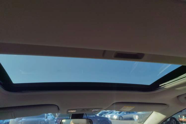 Used Mazda 8 2011 2.3L Ultimate Edition Headliner