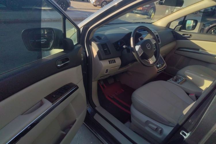 Used Mazda 8 2011 2.3L Ultimate Edition Interior 2