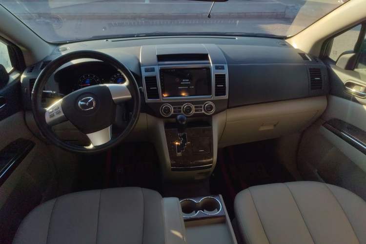 Used Mazda 8 2011 2.3L Ultimate Edition Interior 3