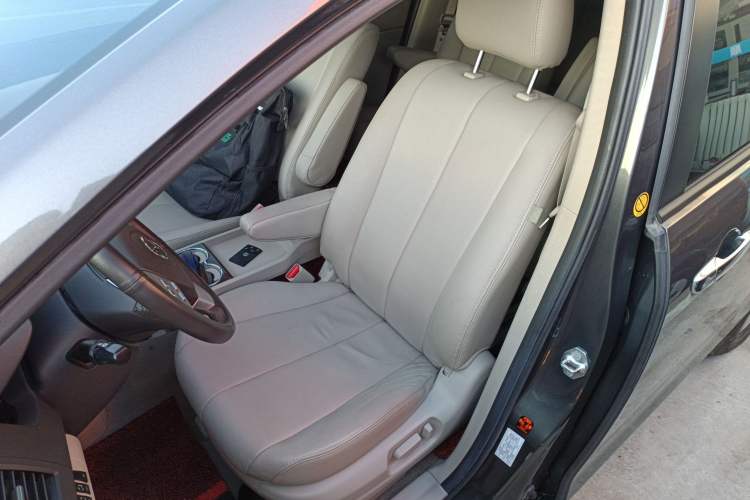 Used Mazda 8 2011 2.3L Deluxe Edition Left Front Seat