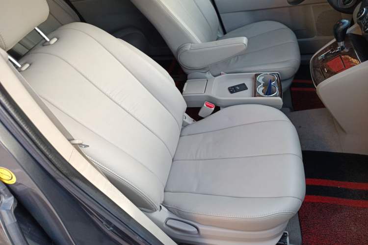 Used Mazda 8 2011 2.3L Deluxe Edition Right Front Seat