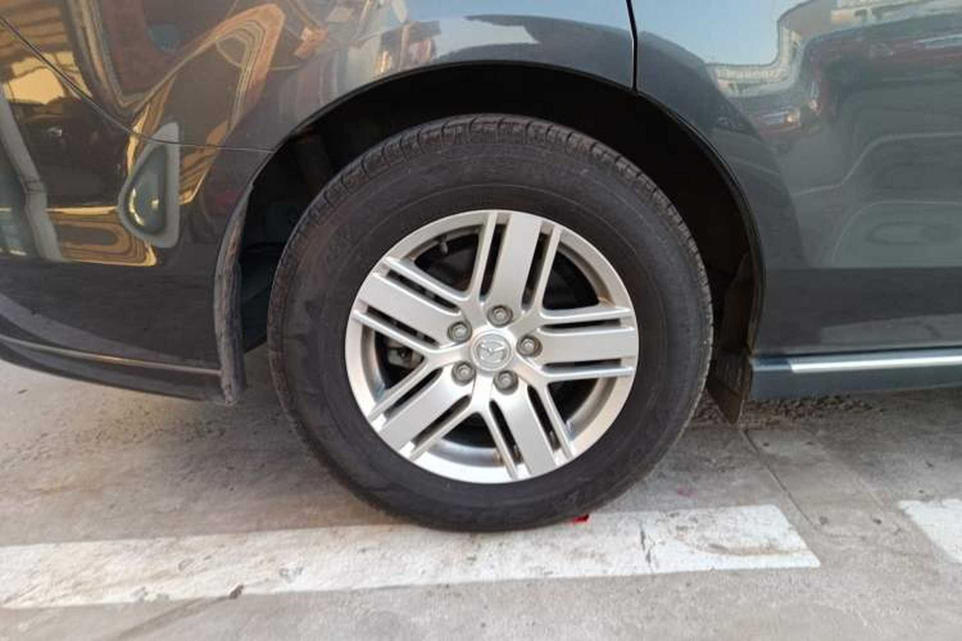 Used Mazda 8 2011 2.3L Deluxe Edition Right Rear Wheel Hub