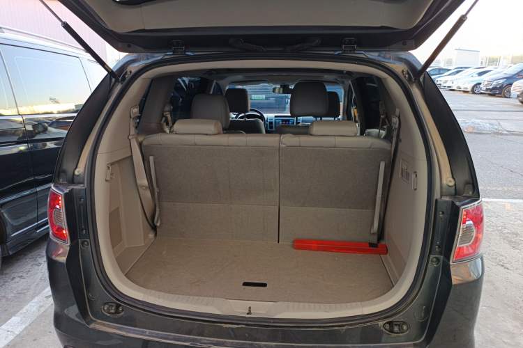 Used Mazda 8 2011 2.3L Deluxe Edition Trunk