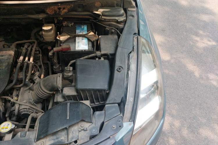 Used Mazda 8 2011 2.3L Ultimate Edition Engine Bay Left