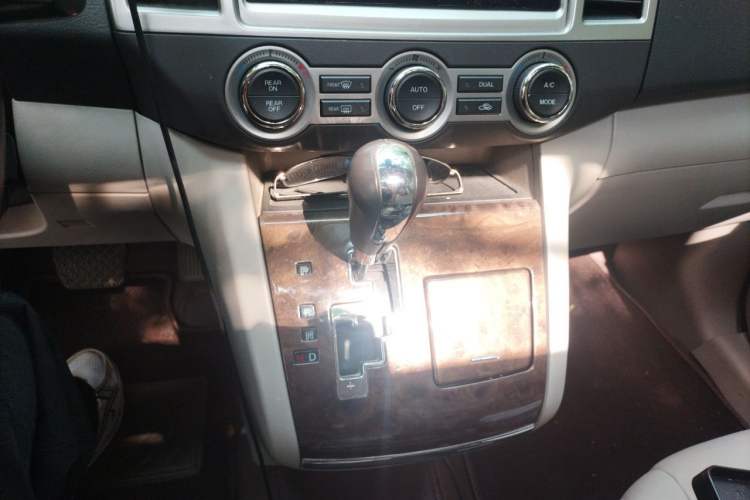 Used Mazda 8 2011 2.3L Ultimate Edition Gear Lever