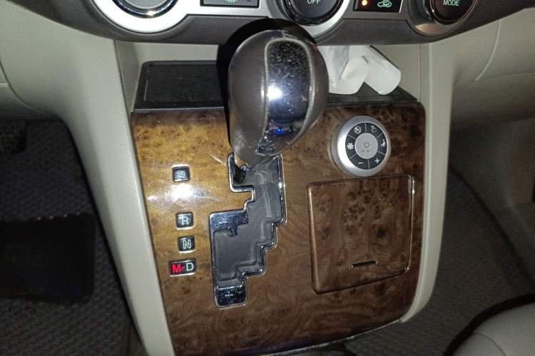 Used Mazda 8 2011 2.3L Ultimate Edition Gear Lever