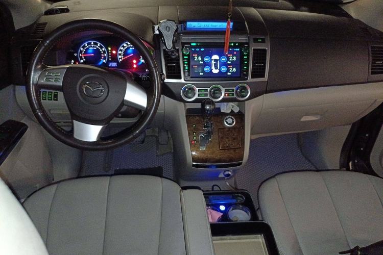Used Mazda 8 2011 2.3L Ultimate Edition Interior 2