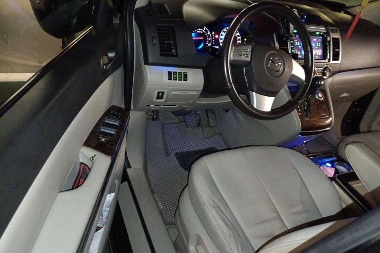 Used Mazda 8 2011 2.3L Ultimate Edition Interior 3