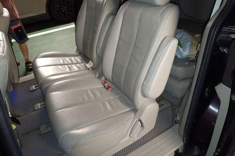 Used Mazda 8 2011 2.3L Ultimate Edition Interior 4