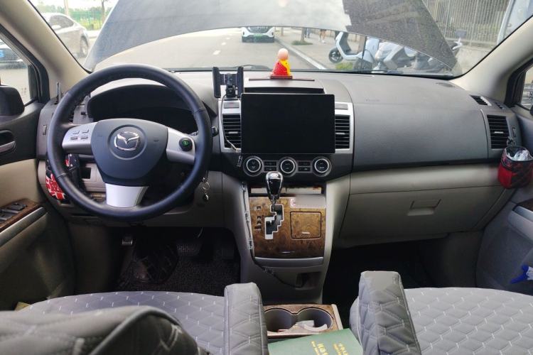 Used Mazda 8 2011 2.3L Elite Edition Center Console