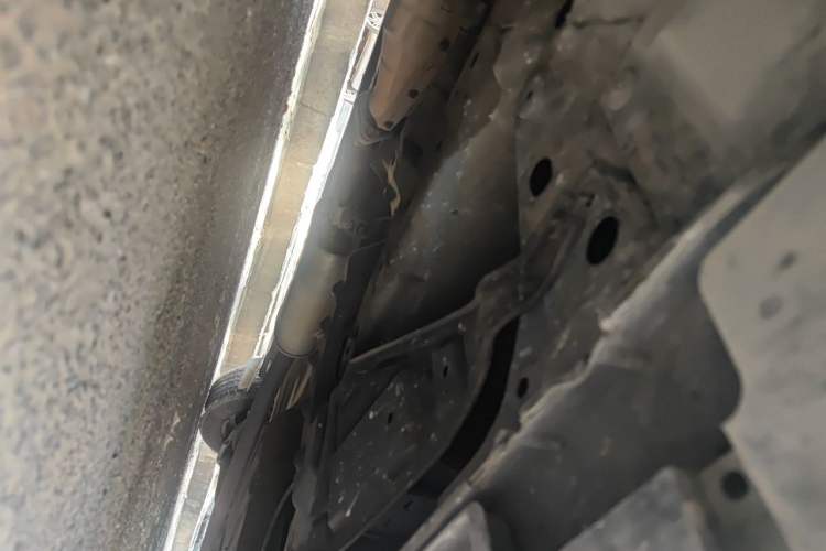Used Mazda 8 2011 2.3L Deluxe Edition Chassis Front Left