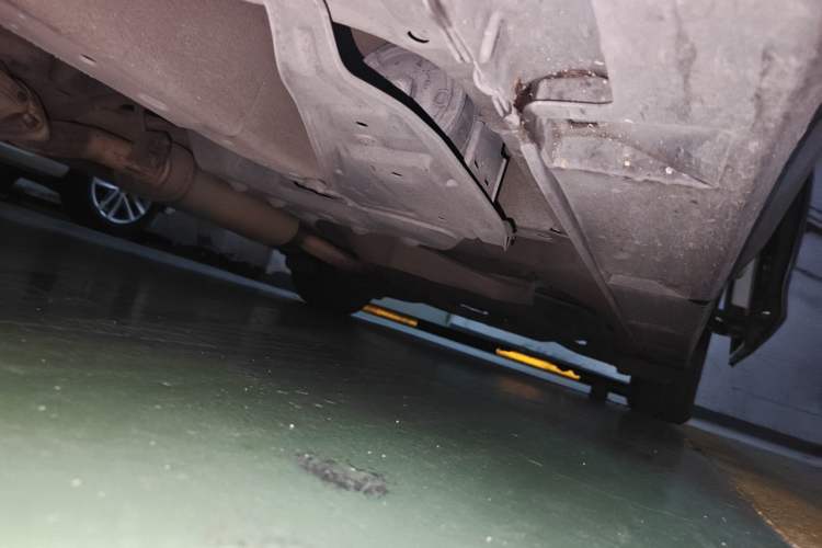 Used Mazda 8 2011 2.3L Ultimate Edition Chassis Front Left