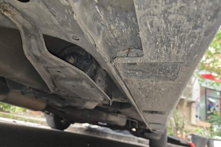 Used Mazda 8 2011 2.3L Deluxe Edition Chassis Front Left