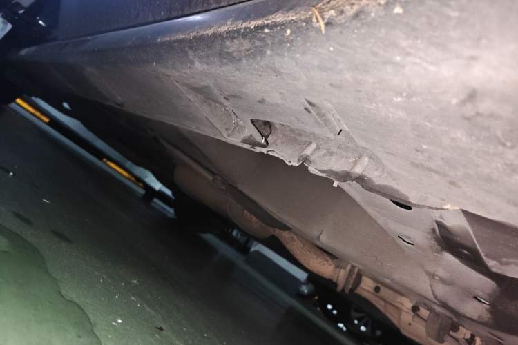 Used Mazda 8 2011 2.3L Ultimate Edition Chassis Front Right
