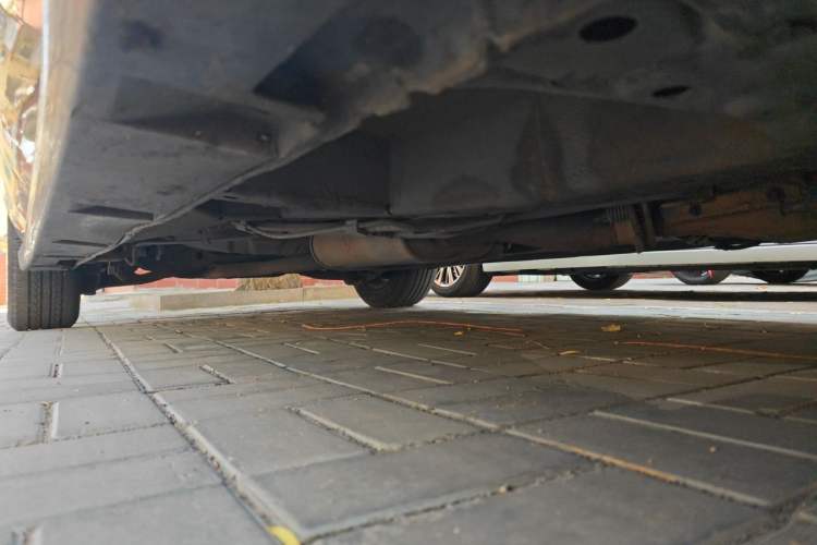 Used Mazda 8 2011 2.3L Ultimate Edition Chassis Front Right