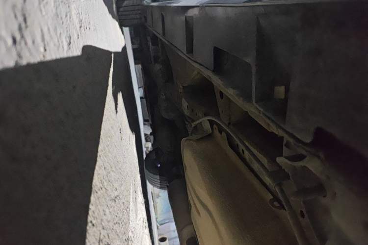 Used Mazda 8 2011 2.3L Deluxe Edition Chassis Rear Left