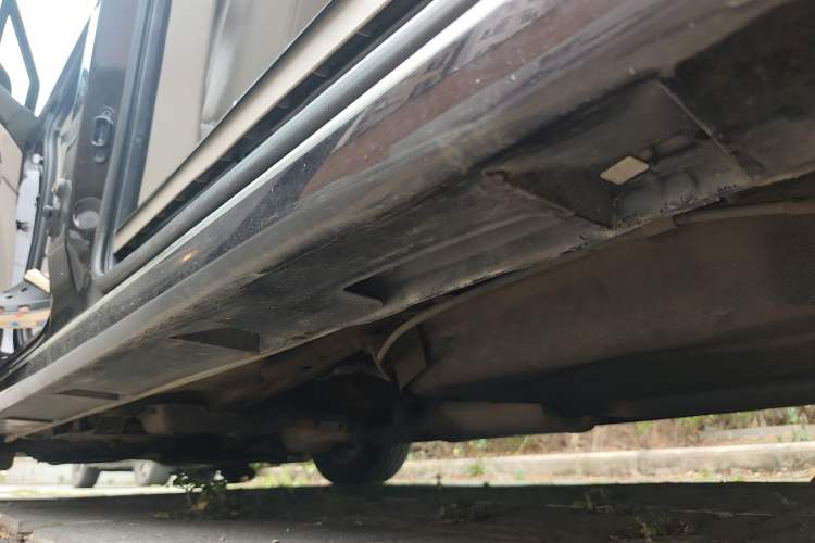 Used Mazda 8 2011 2.3L Deluxe Edition Chassis Rear Left