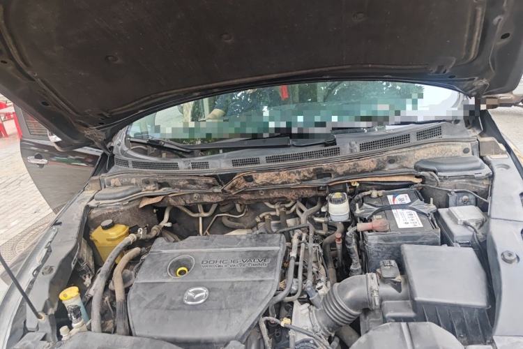 Used Mazda 8 2011 2.3L Deluxe Edition Engine Bay