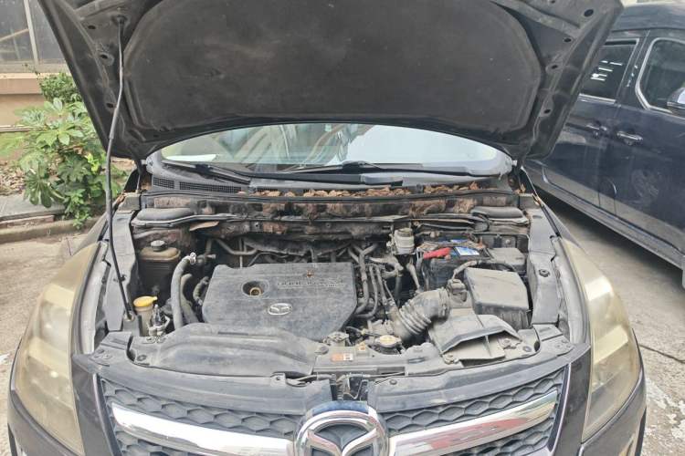 Used Mazda 8 2011 2.3L Deluxe Edition Engine Bay