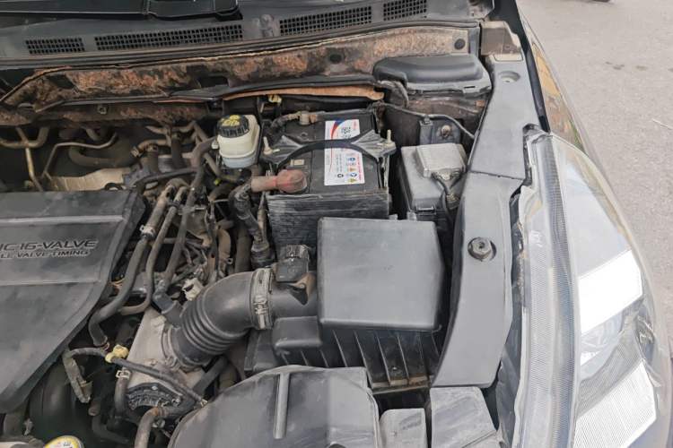 Used Mazda 8 2011 2.3L Deluxe Edition Engine Bay Left