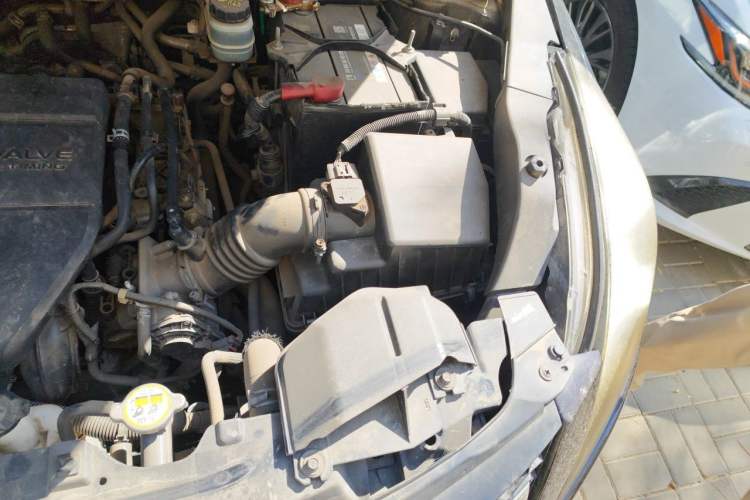 Used Mazda 8 2011 2.3L Ultimate Edition Engine Bay Left