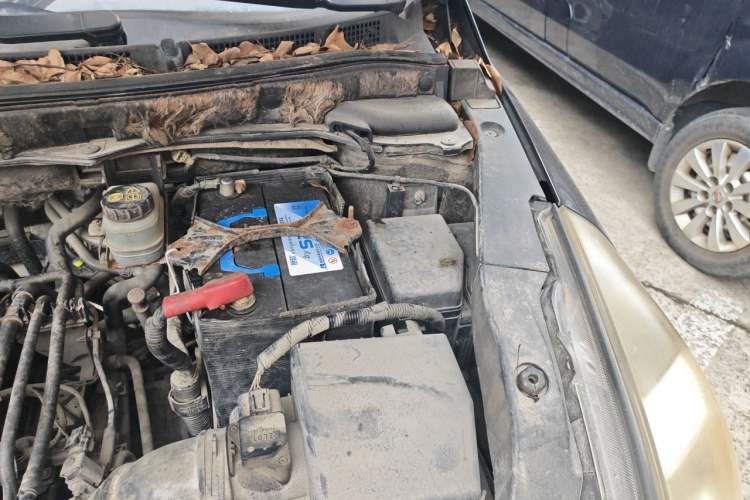 Used Mazda 8 2011 2.3L Deluxe Edition Engine Bay Left