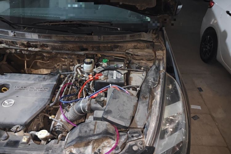 Used Mazda 8 2011 2.3L Deluxe Edition Engine Bay Left