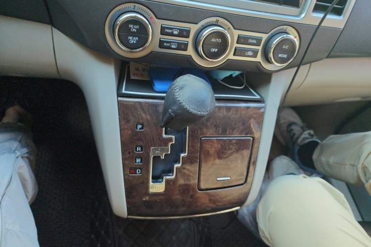 Used Mazda 8 2011 2.3L Ultimate Edition Gear Lever