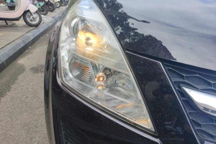 Used Mazda 8 2011 2.3L Elite Edition Right Front Headlight