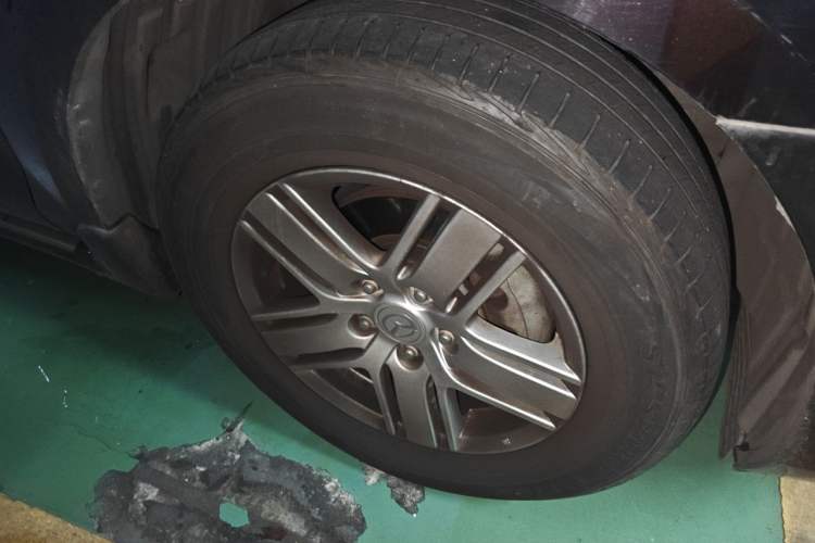 Used Mazda 8 2011 2.3L Ultimate Edition Right Front Wheel Hub