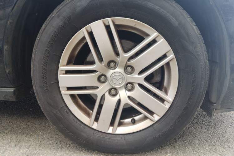 Used Mazda 8 2011 2.3L Elite Edition Right Front Wheel Hub