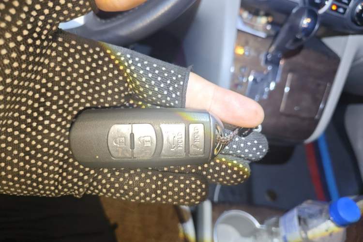 Used Mazda 8 2011 2.3L Ultimate Edition Vehicle Key