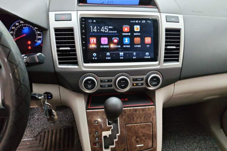 Used Mazda 8 2011 2.3L Elite Edition Audio And AC Panel