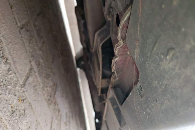 Used Mazda 8 2011 2.3L Elite Edition Chassis Front Left