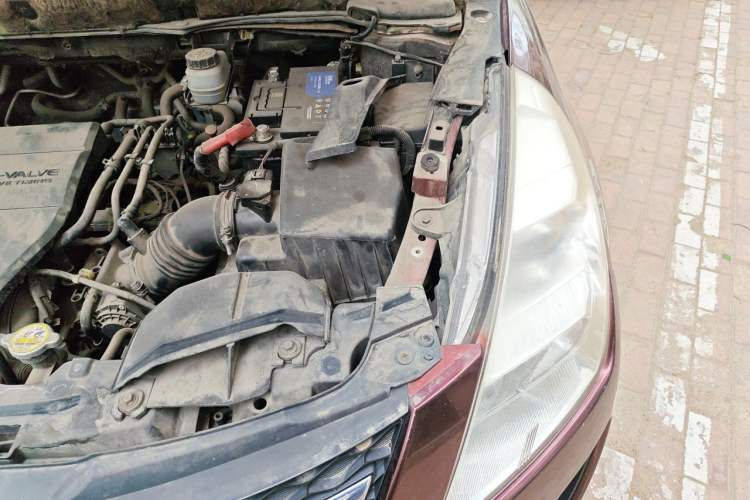 Used Mazda 8 2011 2.3L Elite Edition Engine Bay Left