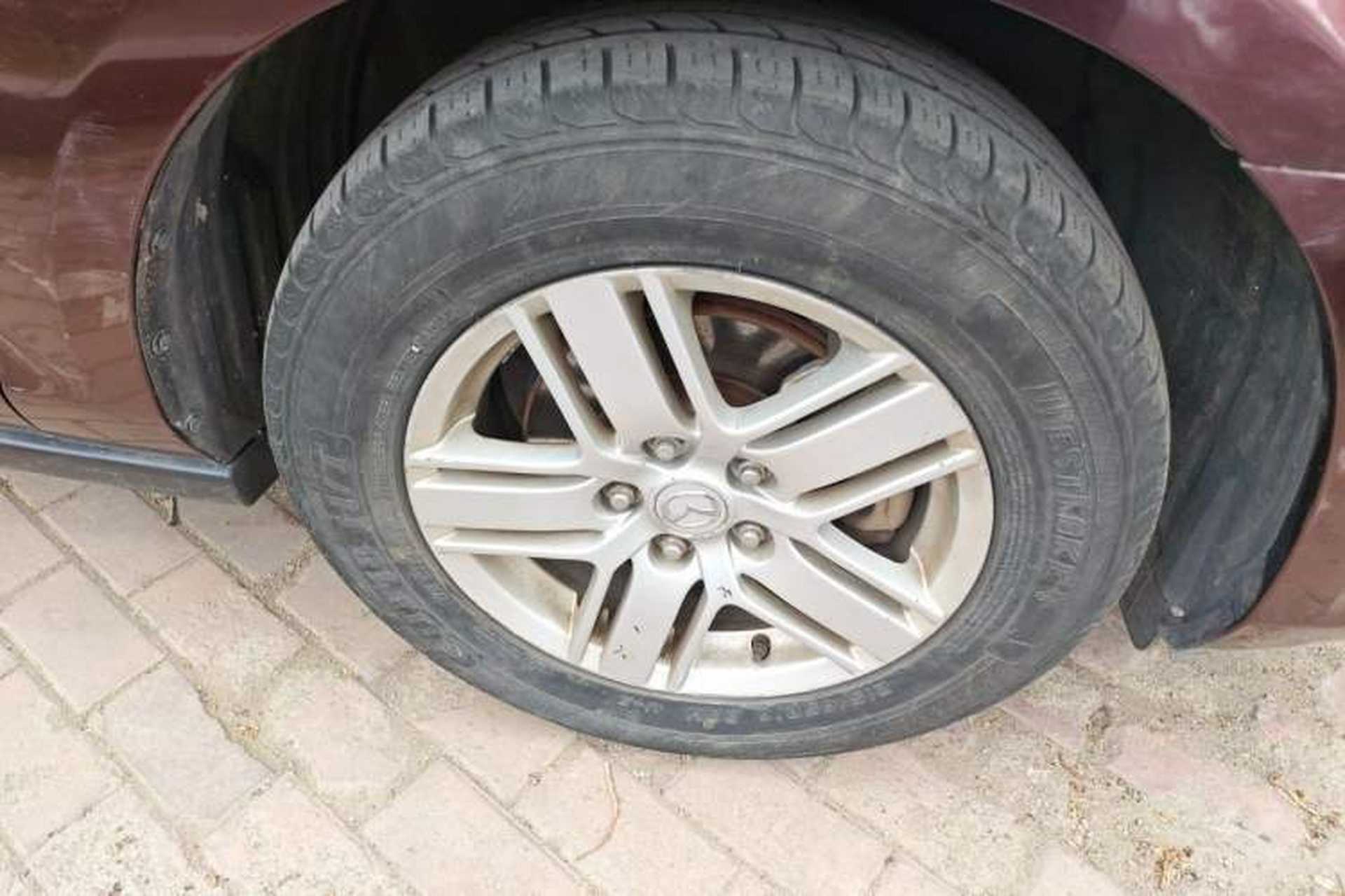 Used Mazda 8 2011 2.3L Elite Edition Right Front Wheel Hub