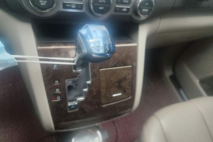 Used Mazda 8 2011 2.3L Deluxe Edition Gear Lever