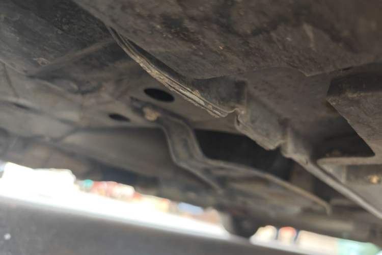 Used Mazda 8 2011 2.3L Deluxe Edition Chassis Front Left