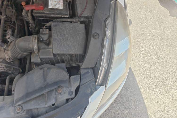 Used Mazda 8 2011 2.3L Deluxe Edition Engine Bay Left