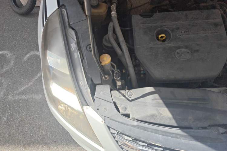 Used Mazda 8 2011 2.3L Deluxe Edition Engine Bay Right