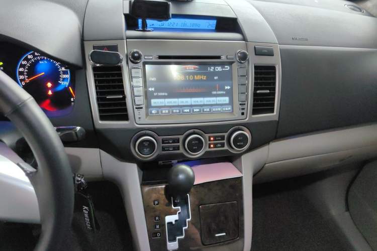 Used Mazda 8 2013 2.5L Elite Edition Audio And AC Panel