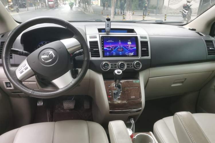 Used Mazda 8 2013 2.5L Ultimate Edition Center Console