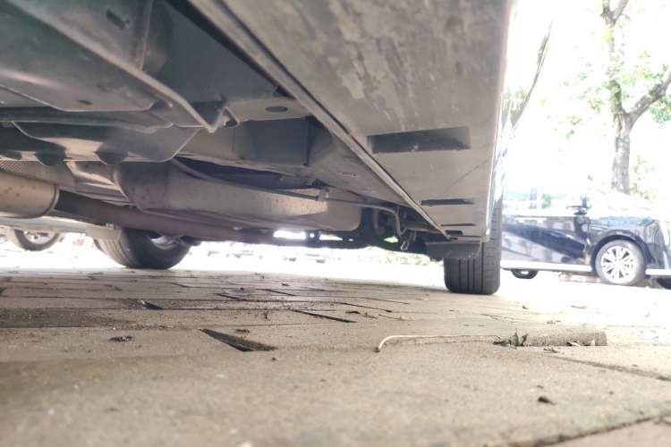 Used Mazda 8 2013 2.5L Ultimate Edition Chassis Front Left