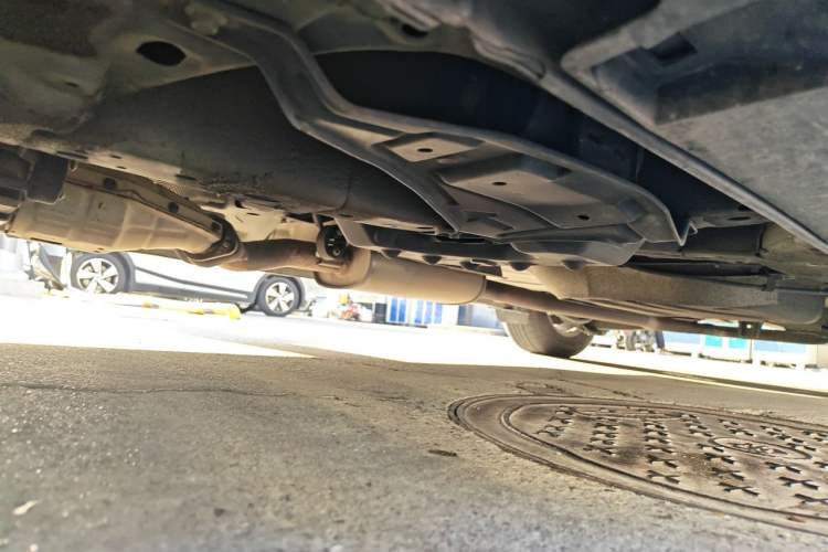 Used Mazda 8 2013 2.5L Ultimate Edition Chassis Front Left