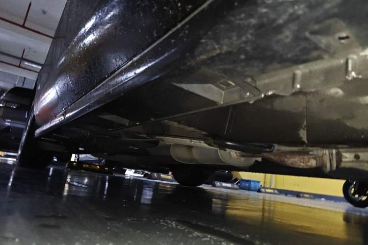 Used Mazda 8 2013 2.5L Deluxe Edition Chassis Front Right