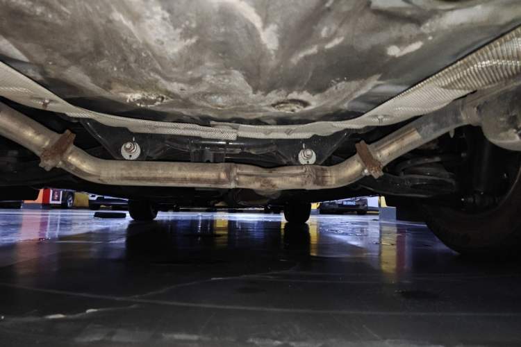 Used Mazda 8 2013 2.5L Deluxe Edition Chassis Rear
