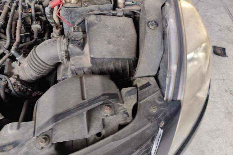 Used Mazda 8 2013 2.5L Elite Edition Engine Bay Left