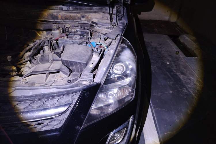 Used Mazda 8 2013 2.5L Ultimate Edition Engine Bay Left