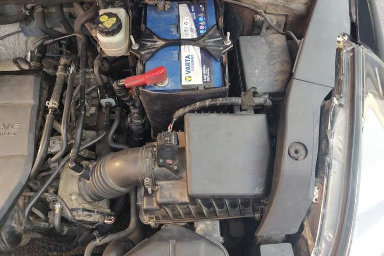Used Mazda 8 2013 2.5L Ultimate Edition Engine Bay Left