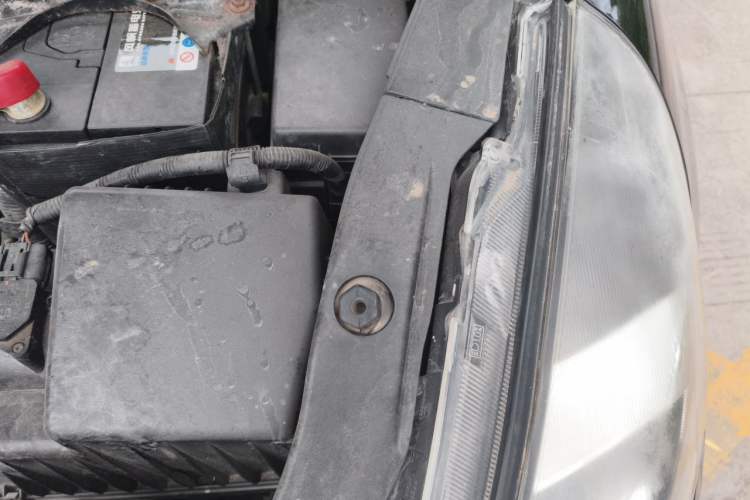 Used Mazda 8 2013 2.5L Ultimate Edition Engine Bay Left